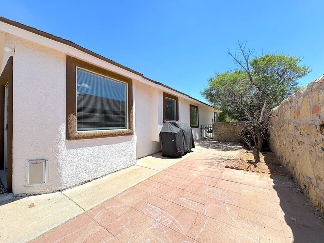 Building Photo - East El Paso 3 bed Refrig A/C with Gorgeous Yard!