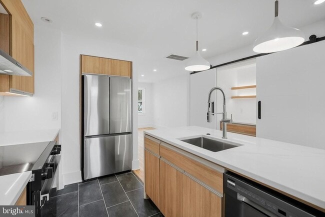 Building Photo - 2028 Tunlaw Rd NW