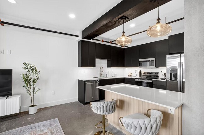 Building Photo - 400 S Main St