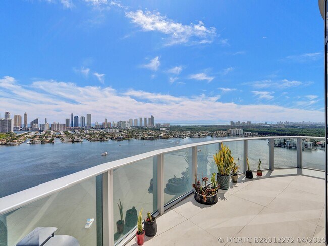 Building Photo - 17301 Biscayne Blvd