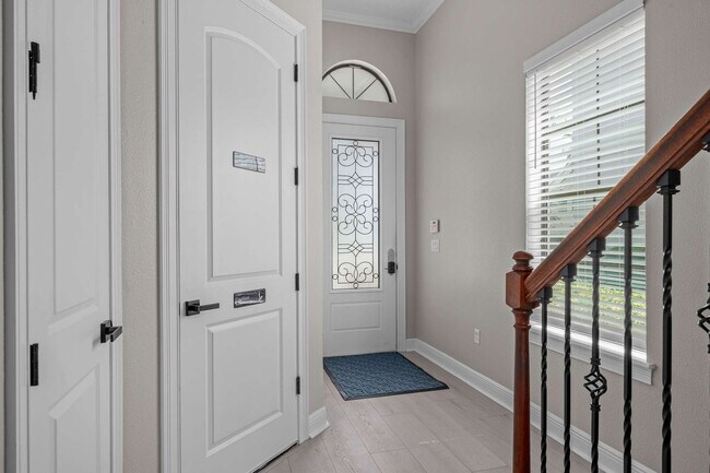 Building Photo - 834 Golden Bear Dr