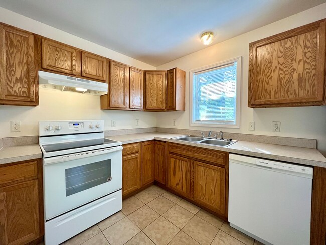 Building Photo - 3 Bedroom in West Asheville!
