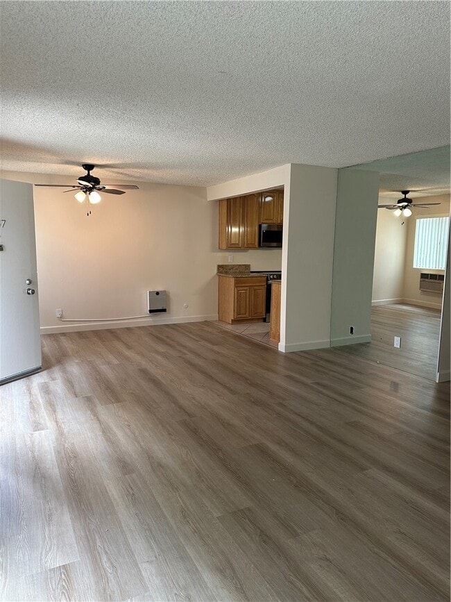 Building Photo - 318 Miraleste Dr