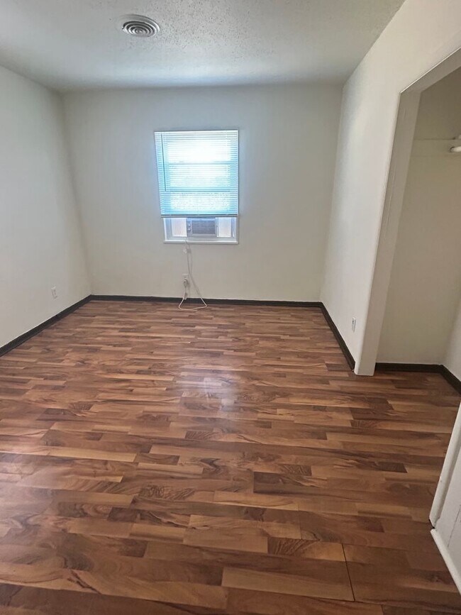 Building Photo - 3362 SW Brendan Ave