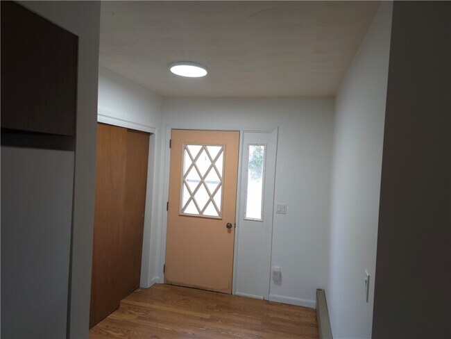Building Photo - 379 Hollybrook Rd
