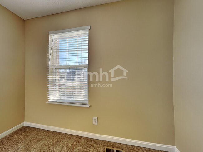 Building Photo - 2422 Hilliard Dr