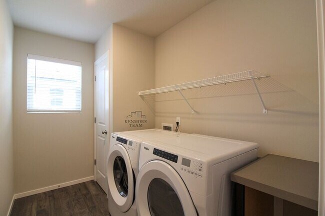 Building Photo - 8043 Ranchland Ln