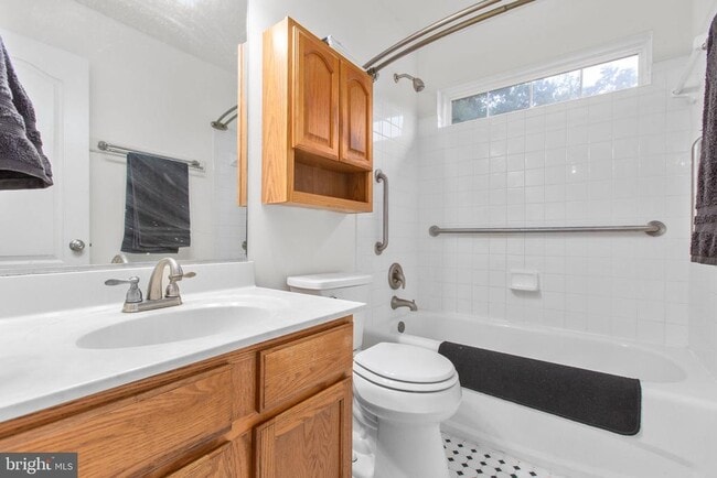 Building Photo - 53 Bloomington Ln