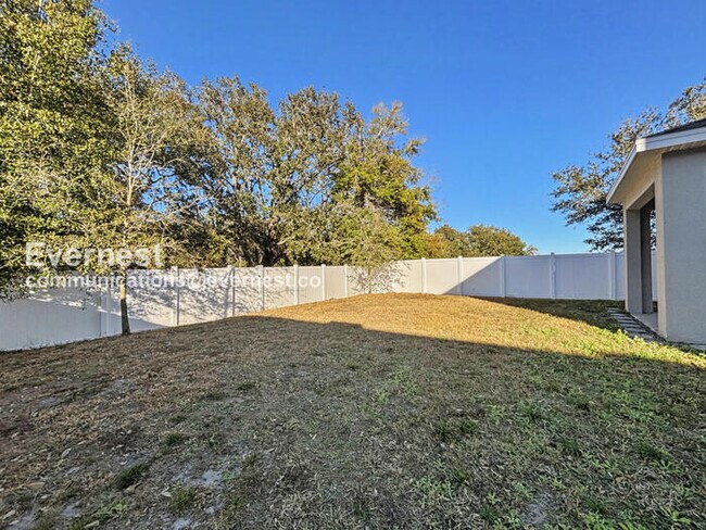 Building Photo - 5587 Sabal Dr