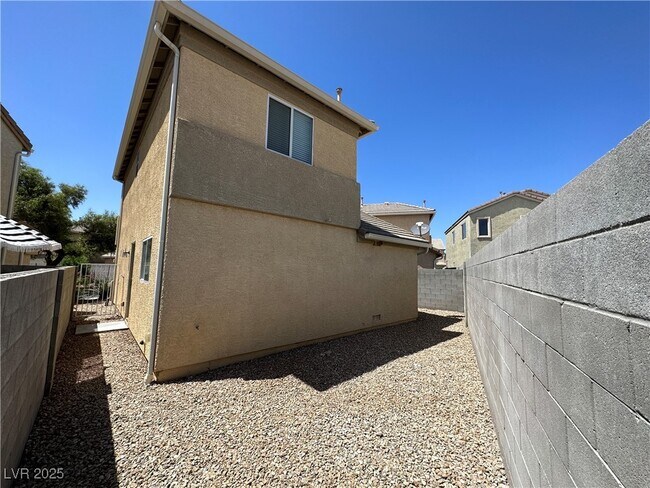 Building Photo - 4777 Arroyo Seco Dr