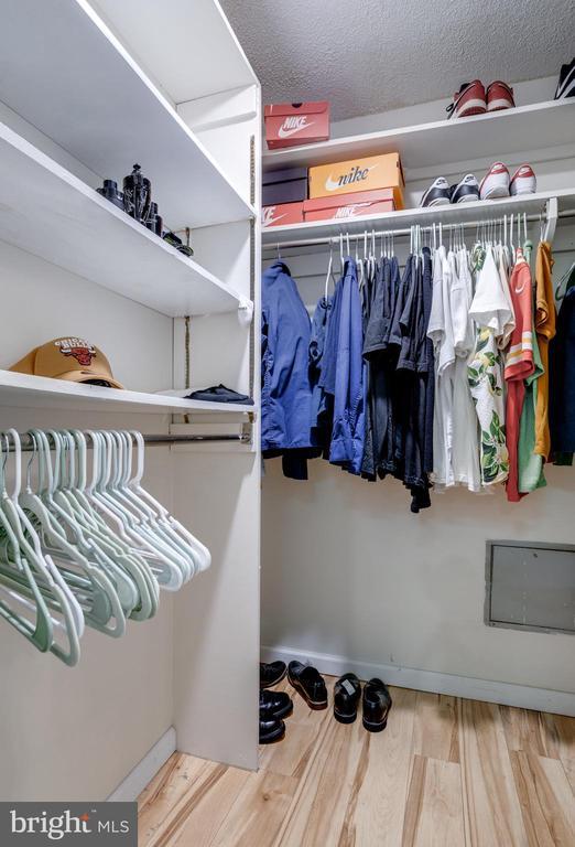 Building Photo - 250 S Reynolds St