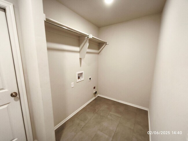 Building Photo - Beautiful 3 Bedroom 2 Bath Home for rent