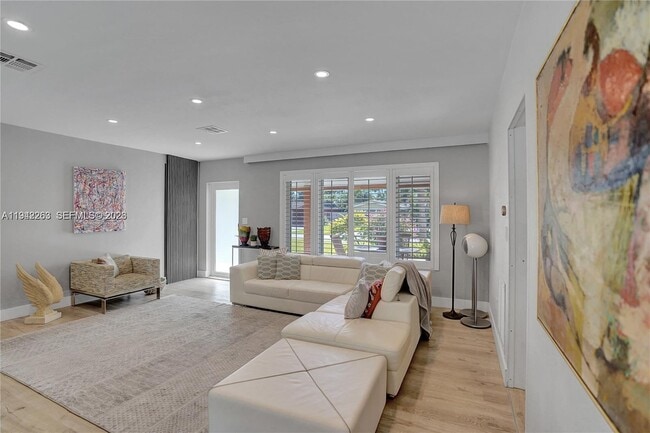 Building Photo - 2011 NE 31st Ct