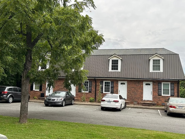 Building Photo - 318 Moir St