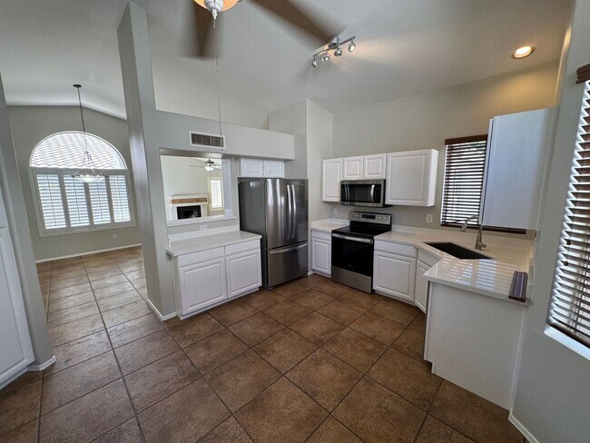 Building Photo - 3 Bedroom - 2 Bath - 1515 Sq. Ft. - in Gil...