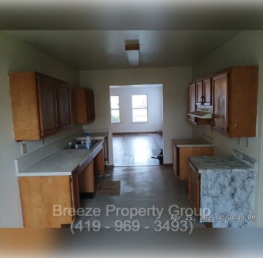 Building Photo - 1863 N Erie St