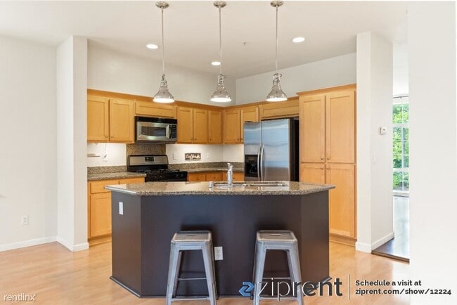Building Photo - 3 br, 3.5 bath Townhome - 765 N 7th St, Sa...