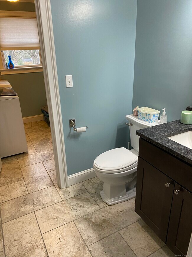 Building Photo - 5 Meadow Wood Rd