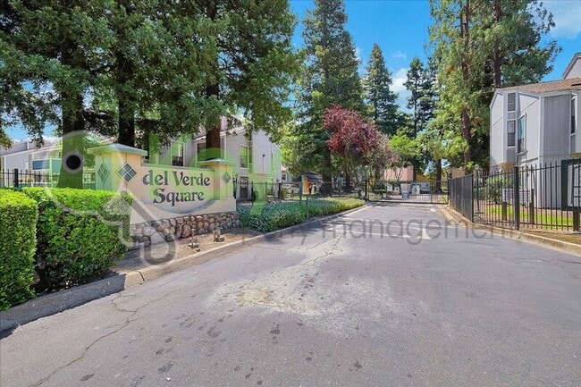 Building Photo - 600 Del Verde Cir