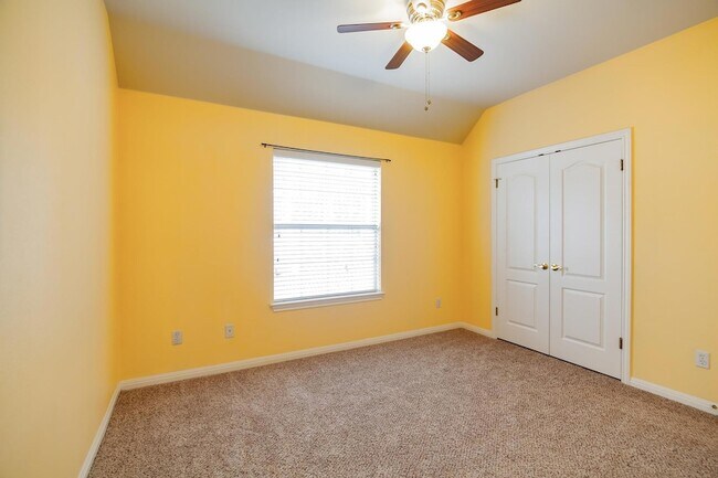 Building Photo - 2412 Arbor Dr