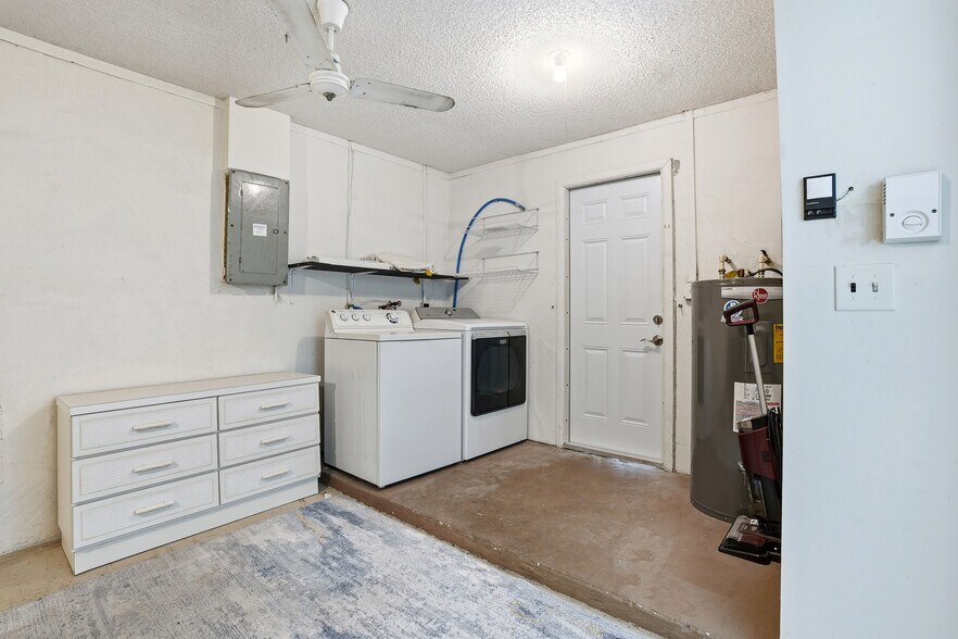 Building Photo - 4502 Parrot Ave