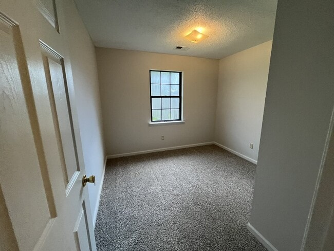 Building Photo - House for Rent
