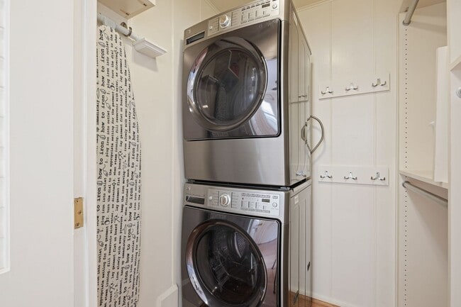 Building Photo - Charming One-Bedroom Retreat in Santa Barb...