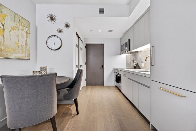 Building Photo - 55 Lagrange St
