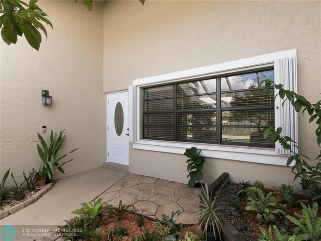 Building Photo - 9420 NW 31st Pl