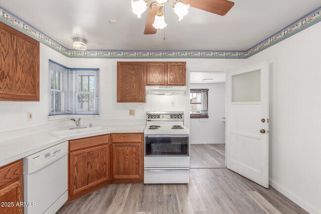 Building Photo - 1116 E Cocopah St