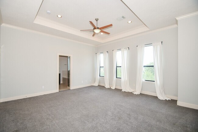 Building Photo - 748 W 16th St