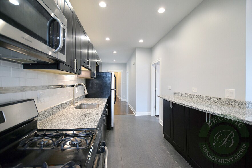 Building Photo - 4707 N Albany Ave