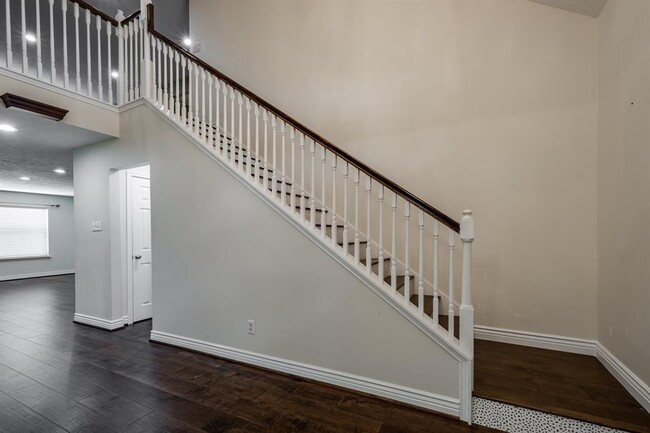 Building Photo - 5914 Shadow Creek Ct