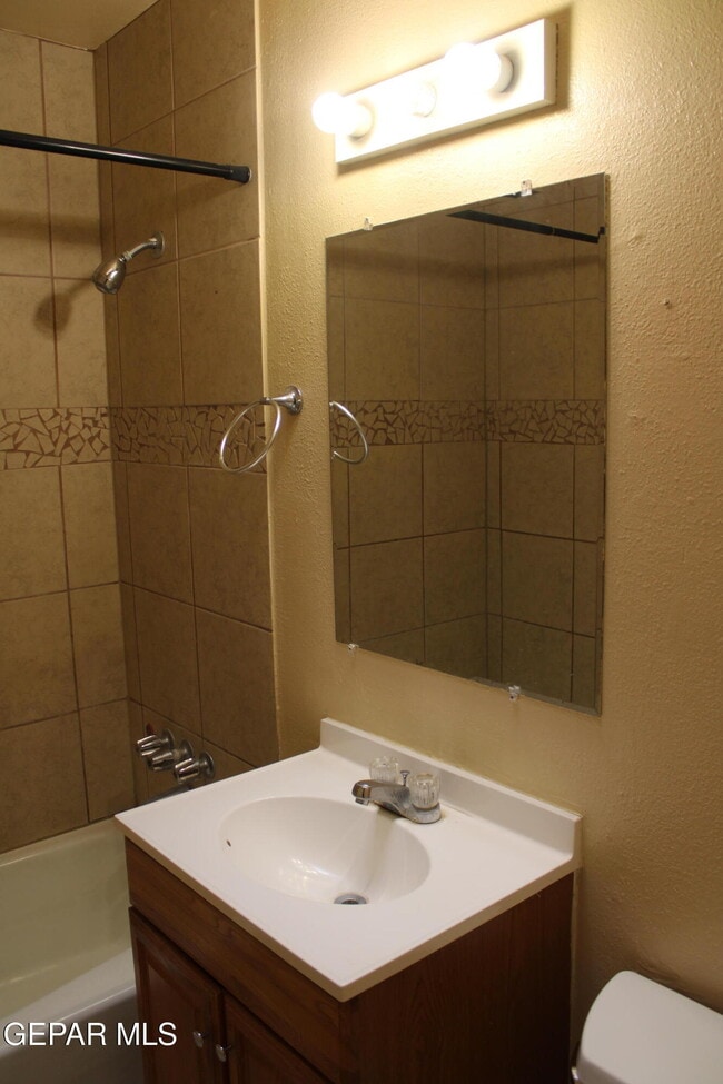 Building Photo - 5817 Blackhawk Dr