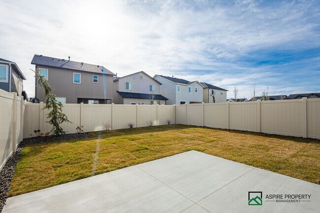 Building Photo - Brand New 4 Bed 3 Bath