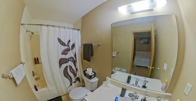 Building Photo - 3D Tour Available - 4 Bedroom + Washer & D...