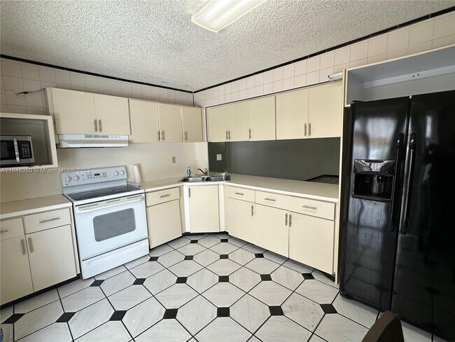 Building Photo - 2190 W 60th St