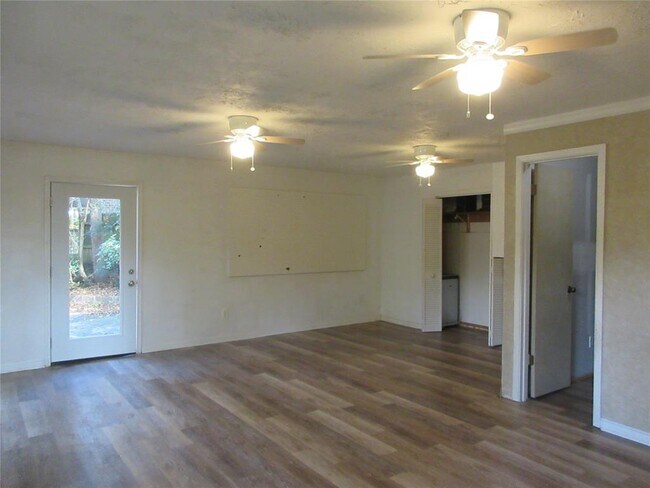 Building Photo - 75 Wood Hollow Dr