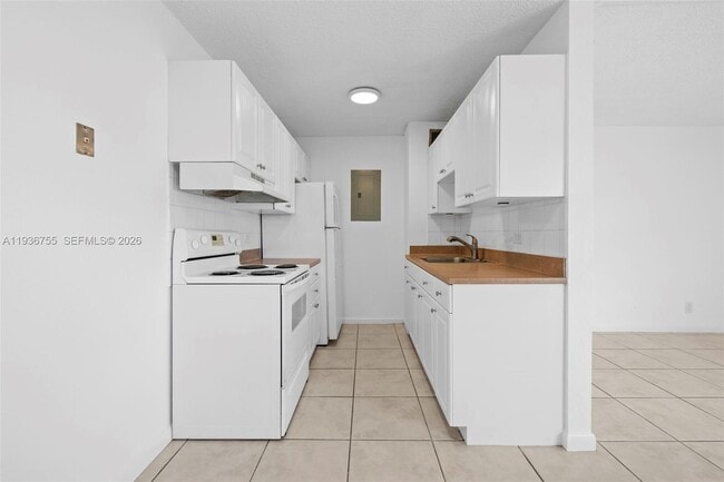 Building Photo - 1405 Miami Rd