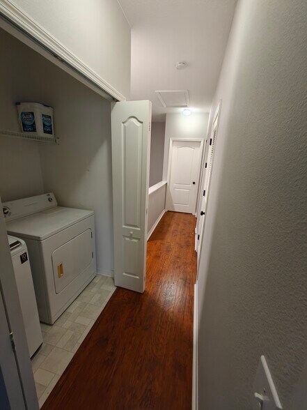 Building Photo - 5864 Fishhawk Ridge Dr