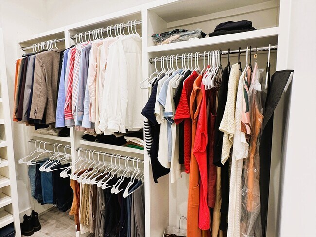 Building Photo - 805 Dorothy St