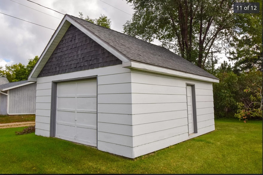 Separate garage for extra storage. - 515 2nd St W