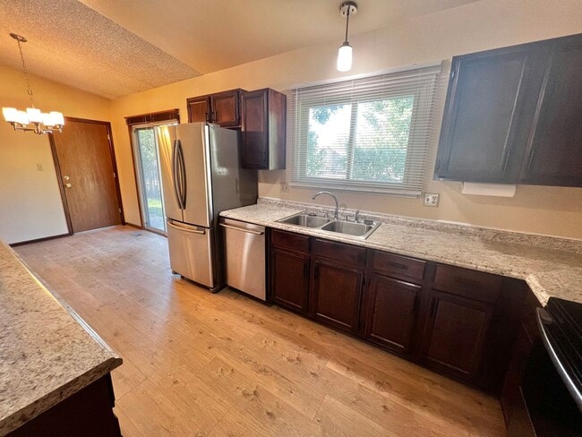Building Photo - Beautiful 4 Bed, 2 Bath House in South Fort Collins! Avail. June 10th!