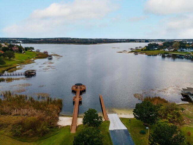 Building Photo - 2 Bedroom, 2 Bath Townhome in Beautiful La...