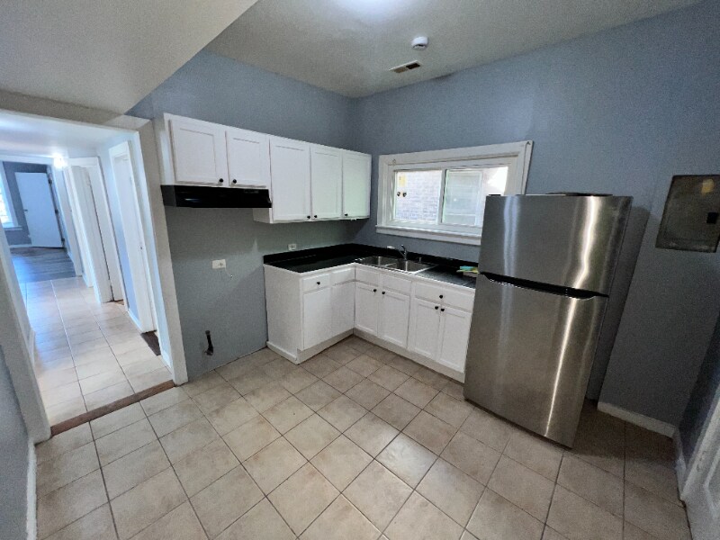Building Photo - 2701 E 75th Pl