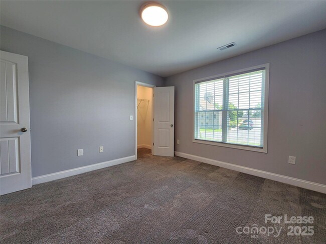 Building Photo - 1311 N Juniper Ave