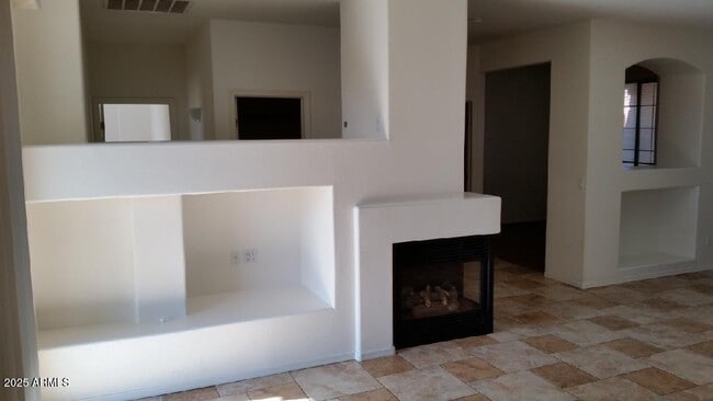 Building Photo - 2050 S Edgewater