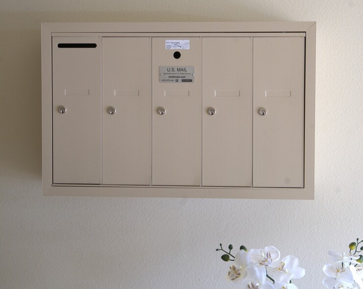 Outgoing mail option - 1123 E Ocean Blvd