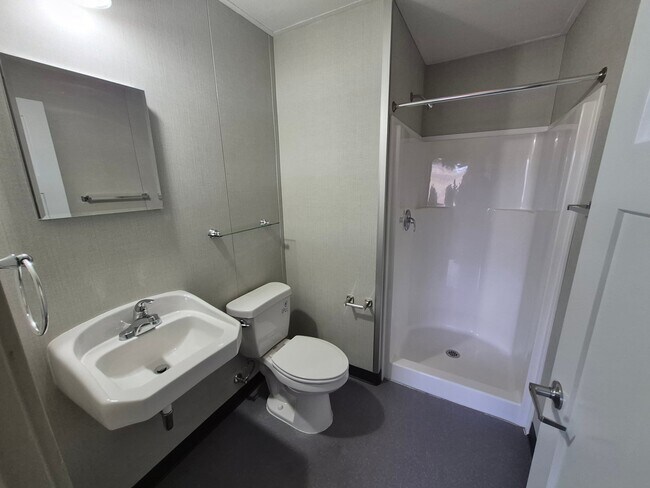 Building Photo - 458 N Creek Dr