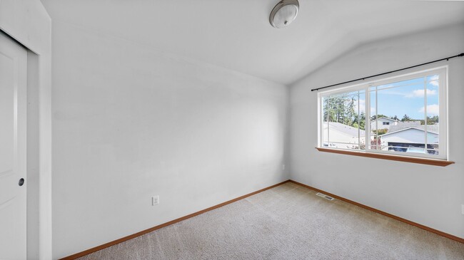 Building Photo - 3 Bed 2.5 Bath - 3 Car Garage - Groups -  ...
